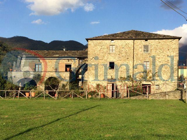 casa indipendente in vendita a Filattiera in zona Caprio