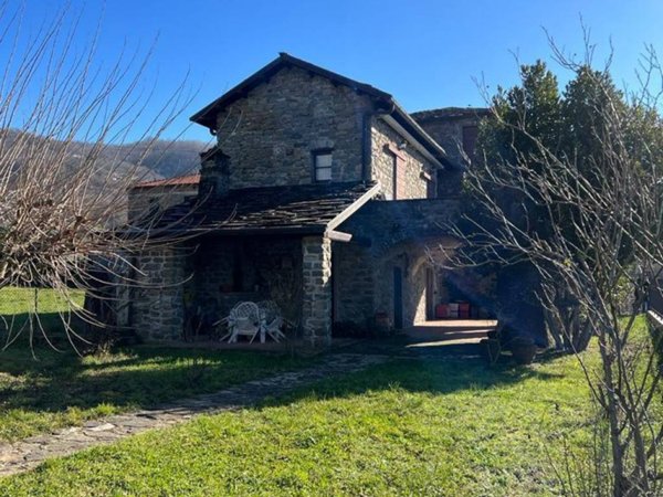 casa indipendente in vendita a Filattiera in zona Caprio