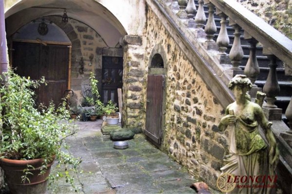 intera palazzina in vendita a Filattiera