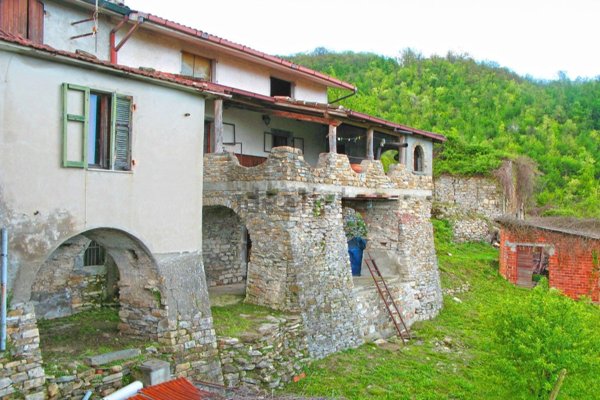casa indipendente in vendita a Filattiera in zona Caprio