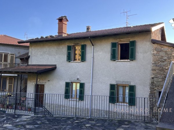 casa indipendente in vendita a Filattiera in zona Caprio