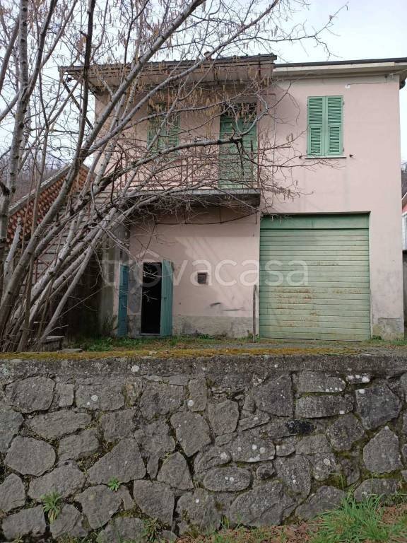 casa indipendente in vendita a Filattiera in zona Caprio