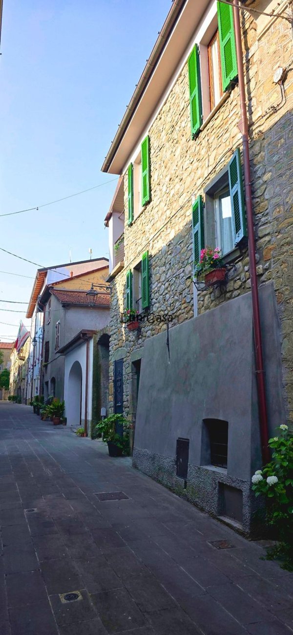 quadrivano in vendita a Filattiera in zona Caprio