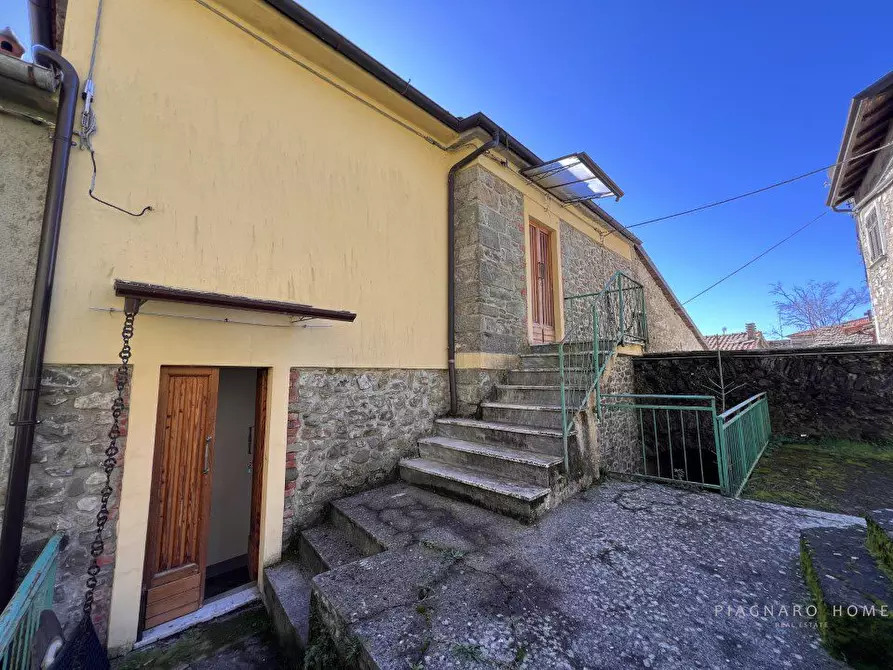 casa indipendente in vendita a Filattiera in zona Caprio