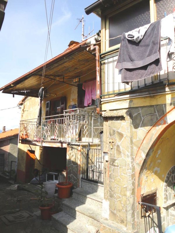 casa indipendente in vendita a Filattiera in zona Caprio