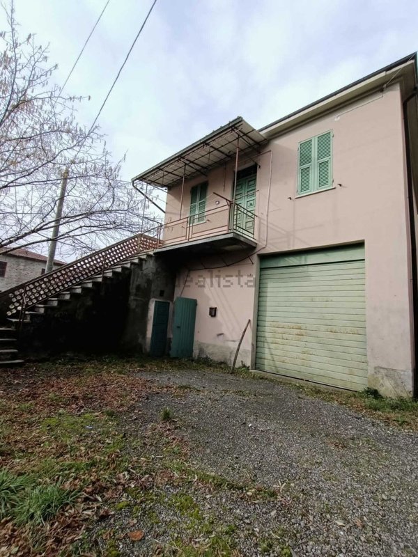 casa indipendente in vendita a Filattiera in zona Caprio