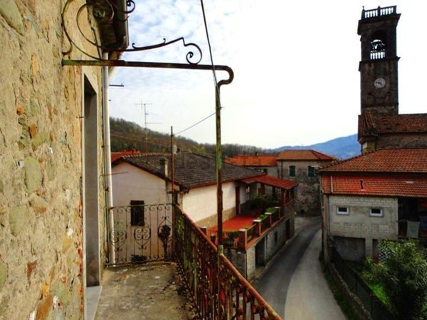 pentavano in vendita a Filattiera in zona Caprio