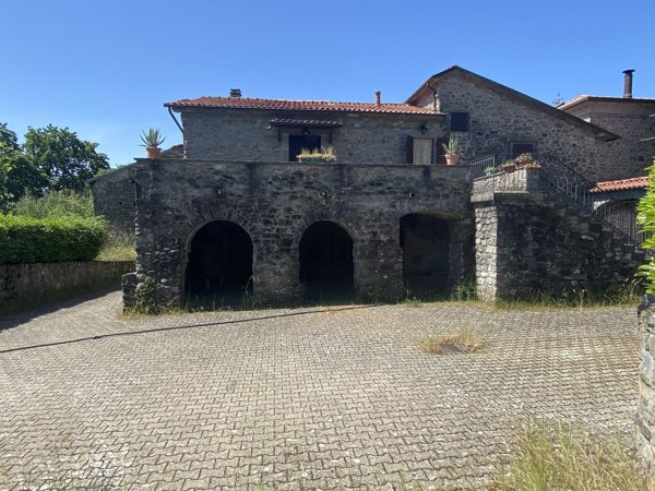 casa indipendente in vendita a Filattiera in zona Caprio