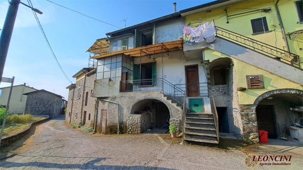 casa indipendente in vendita a Filattiera in zona Caprio
