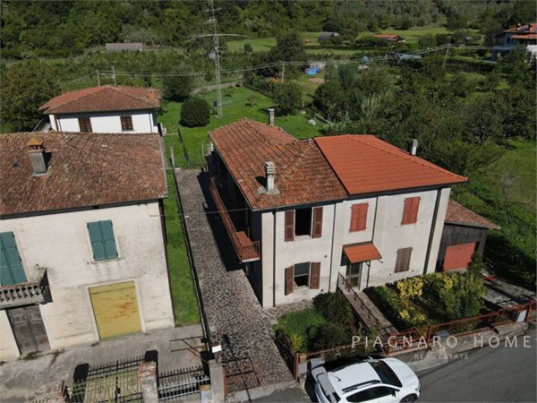 casa indipendente in vendita a Filattiera in zona Caprio