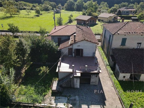 casa indipendente in vendita a Filattiera in zona Caprio