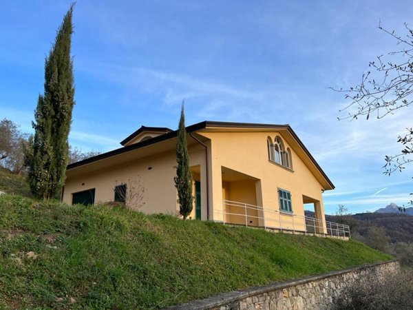 casa indipendente in vendita a Fivizzano