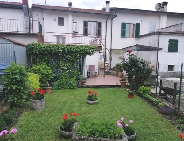 casa indipendente in vendita a Fivizzano