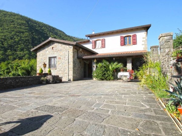 casa indipendente in vendita a Fivizzano in zona Posara