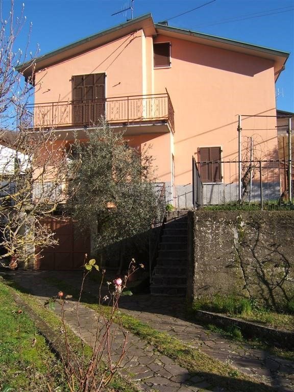 casa semindipendente in vendita a Fivizzano