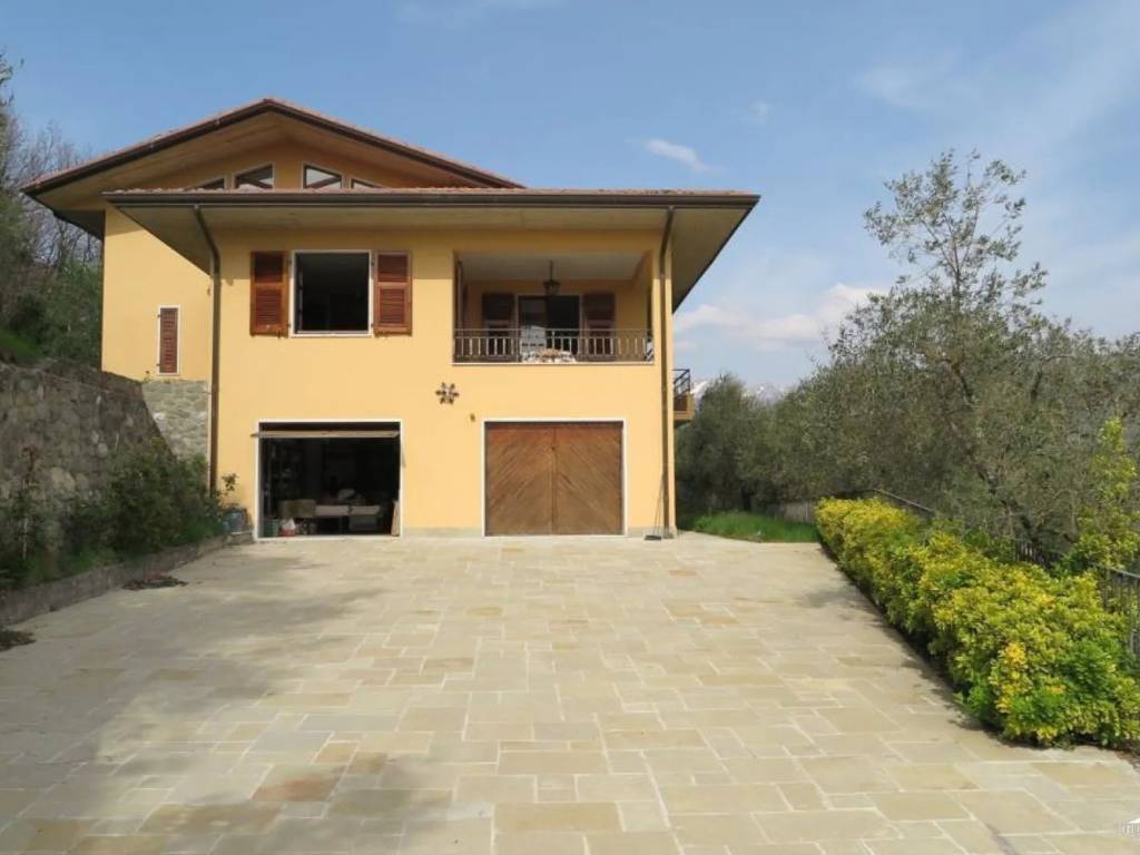 casa indipendente in vendita a Fivizzano