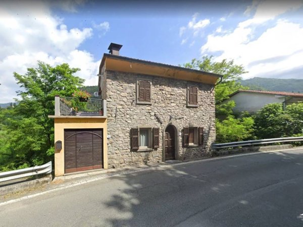 casa indipendente in vendita a Fivizzano in zona Verrucola