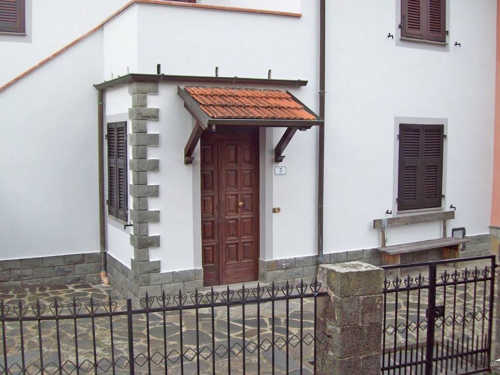 casa indipendente in vendita a Fivizzano