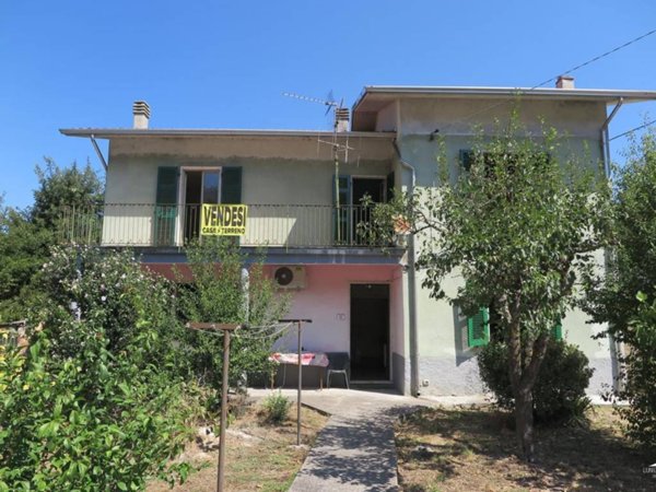 casa indipendente in vendita a Fivizzano in zona Pian di Molino