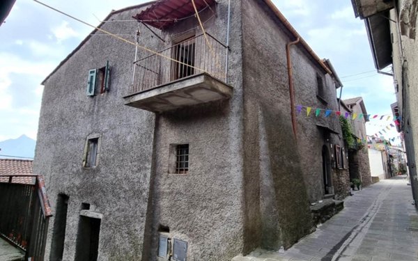 casa semindipendente in vendita a Fivizzano