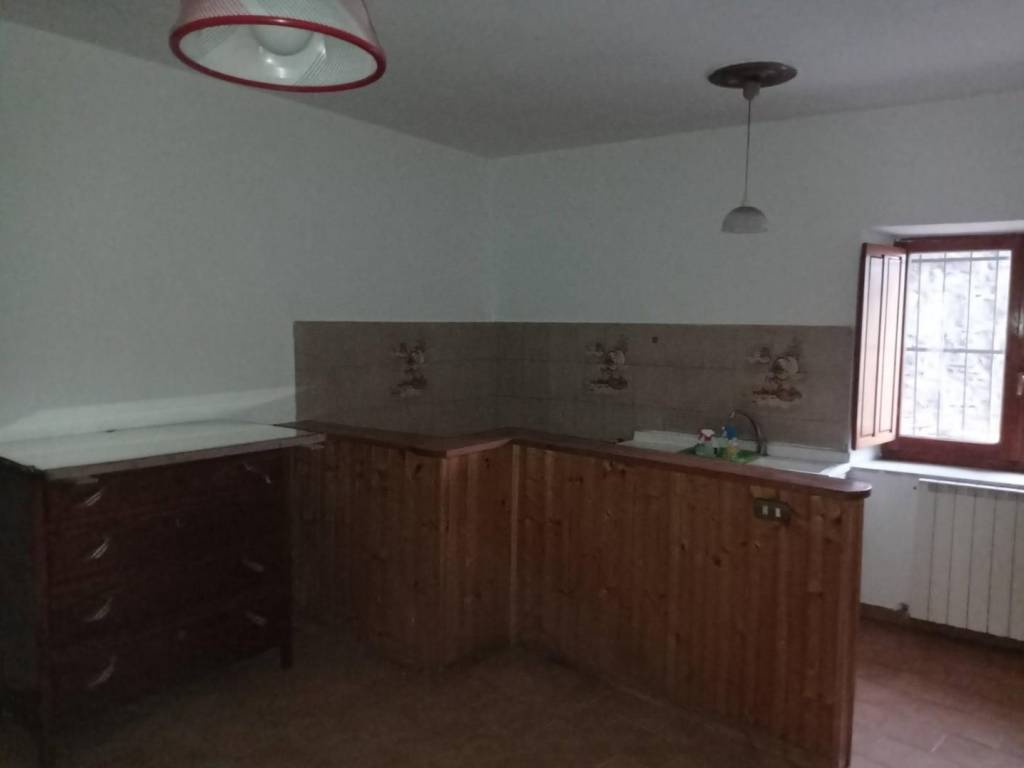 casa indipendente in vendita a Fivizzano in zona Cecina