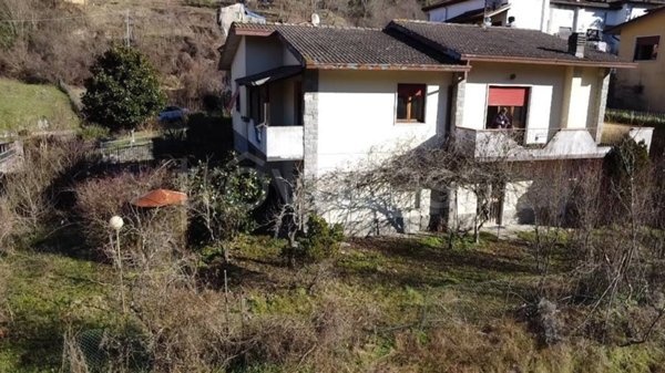 casa indipendente in vendita a Fivizzano