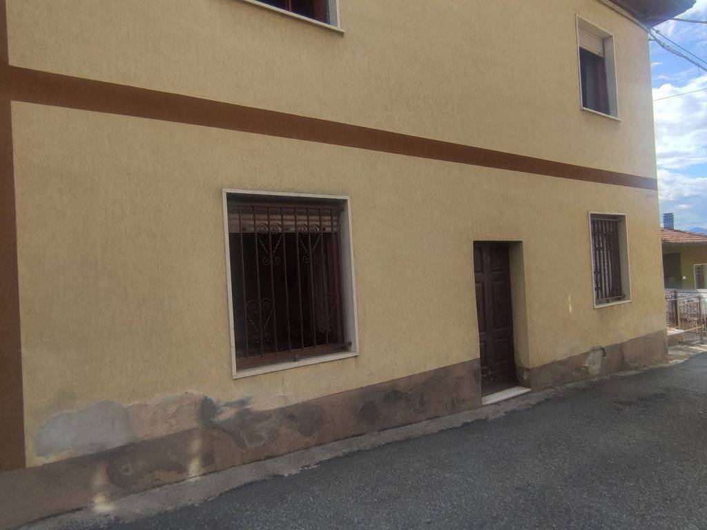 casa indipendente in vendita a Fivizzano in zona Ceserano