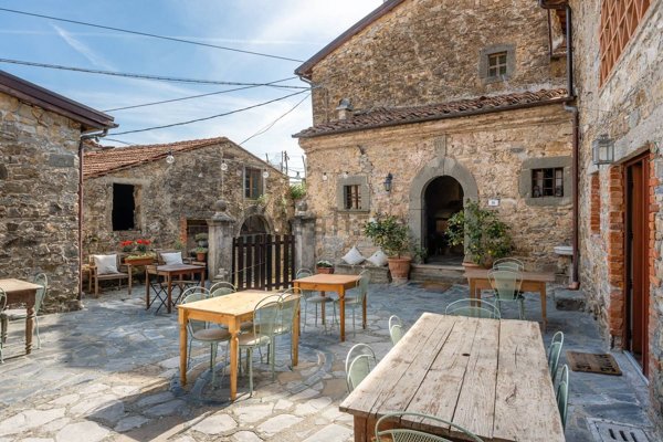 casa indipendente in vendita a Fivizzano in zona Quarazzana