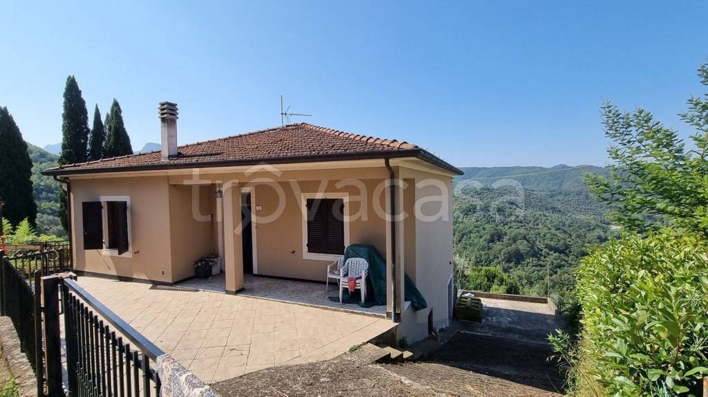 casa indipendente in vendita a Fivizzano