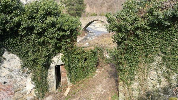 casa indipendente in vendita a Fivizzano