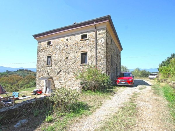 casa indipendente in vendita a Fivizzano in zona Moncigoli