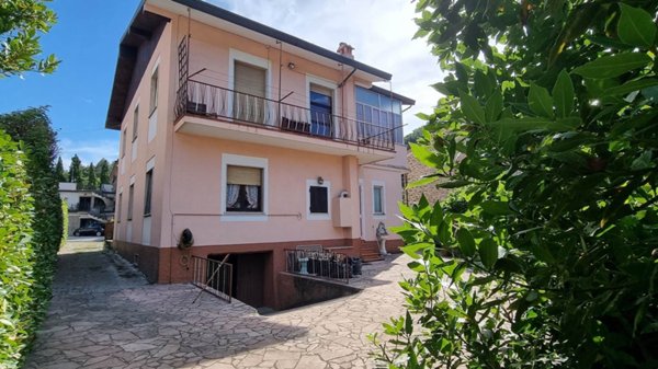 casa indipendente in vendita a Fivizzano