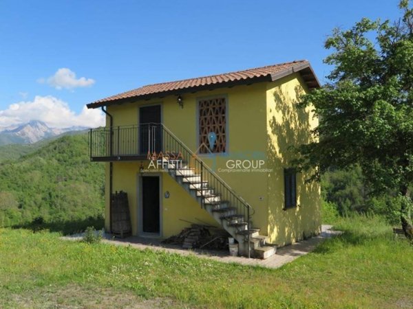 casa indipendente in vendita a Fivizzano
