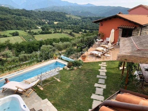 casa indipendente in vendita a Fivizzano in zona Moncigoli
