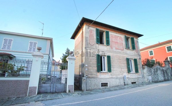 casa indipendente in vendita a Fivizzano