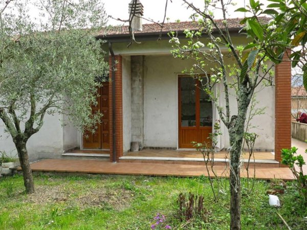 casa indipendente in vendita a Fivizzano in zona Sassalbo