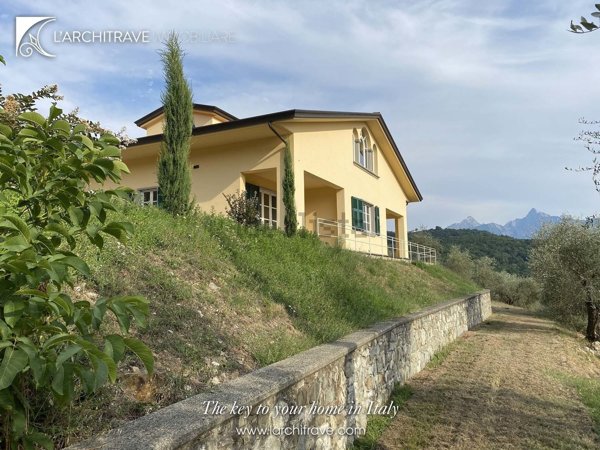 casa indipendente in vendita a Fivizzano