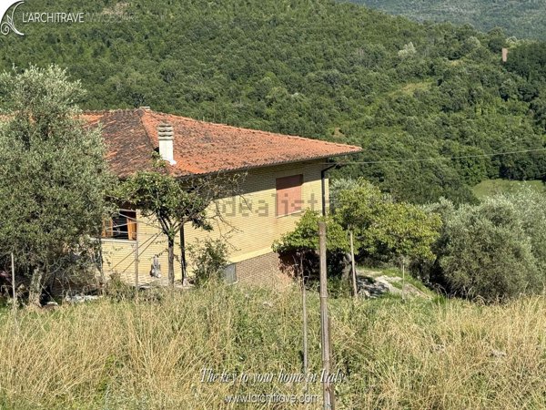 casa indipendente in vendita a Fivizzano