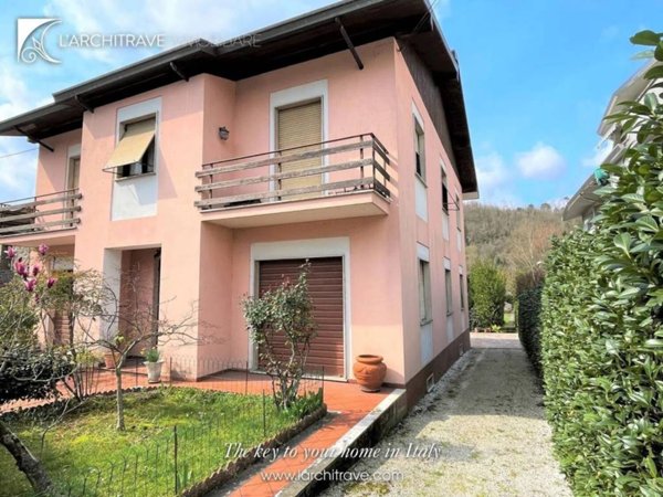 casa indipendente in vendita a Fivizzano in zona Equi Terme