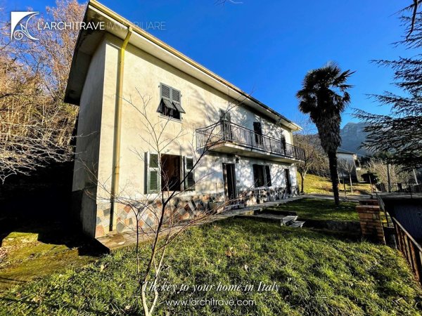 casa indipendente in vendita a Fivizzano