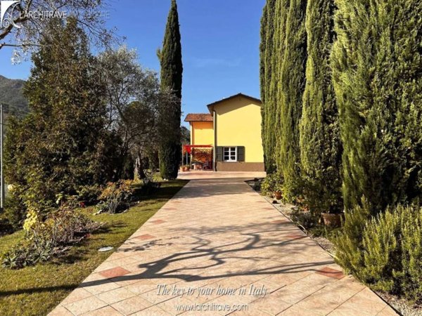 casa indipendente in vendita a Fivizzano