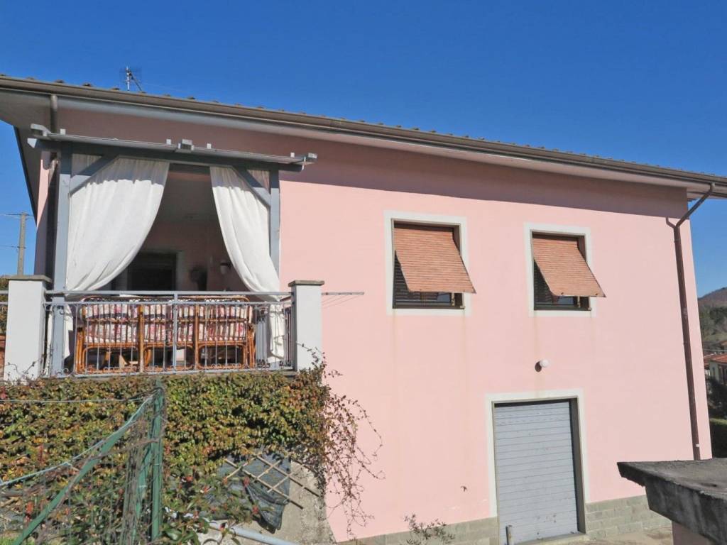casa indipendente in vendita a Fivizzano in zona Ceserano