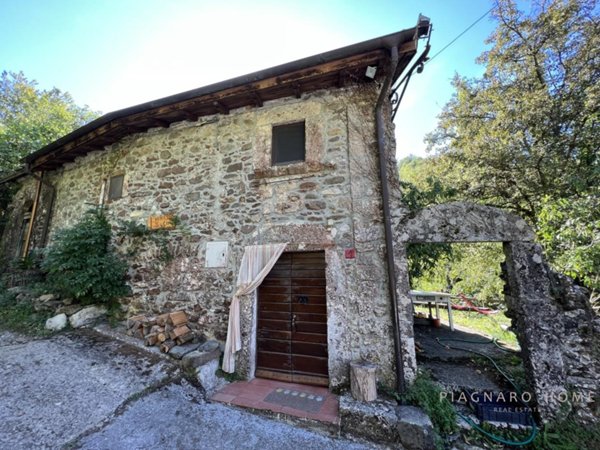 casa indipendente in vendita a Fivizzano in zona Equi Terme