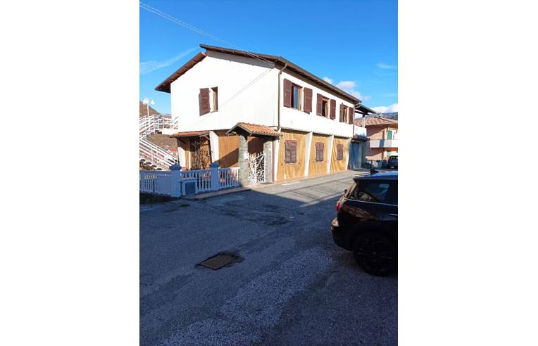 casa indipendente in vendita a Fivizzano