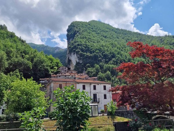 appartamento in vendita a Fivizzano in zona Equi Terme