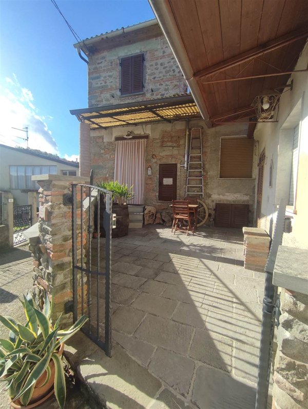 casa indipendente in vendita a Fivizzano