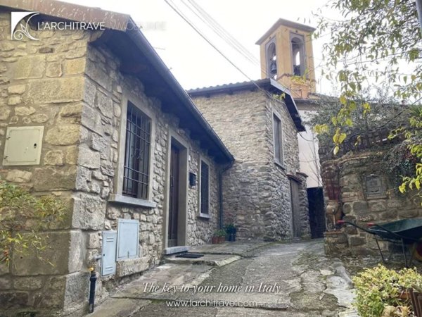 casa indipendente in vendita a Fivizzano
