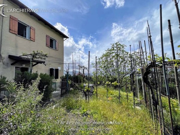 casa indipendente in vendita a Fivizzano in zona Ceserano