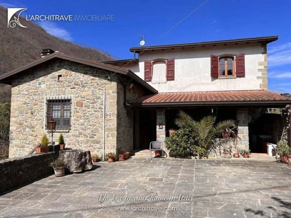 casa indipendente in vendita a Fivizzano