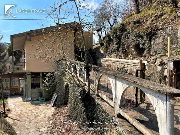 casa indipendente in vendita a Fivizzano